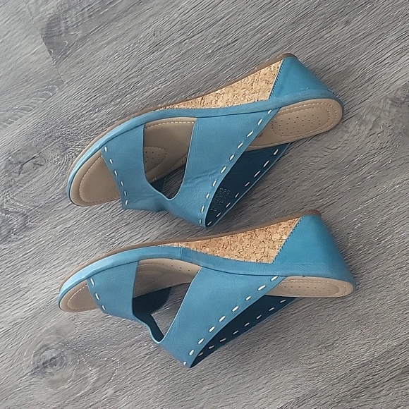 Sandals Brand New Size 7.5 - Picture 3 of 4